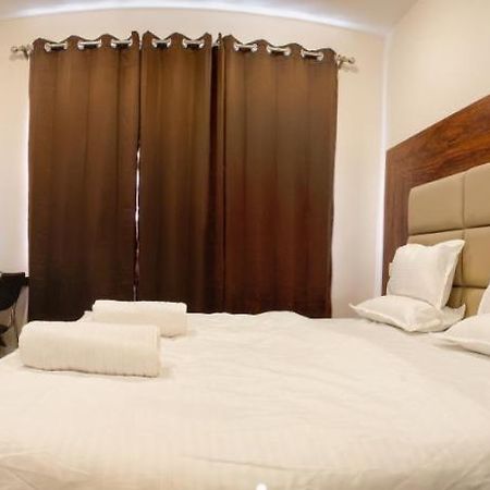 World Residences ศรีนาการ์ ภายนอก รูปภาพ
